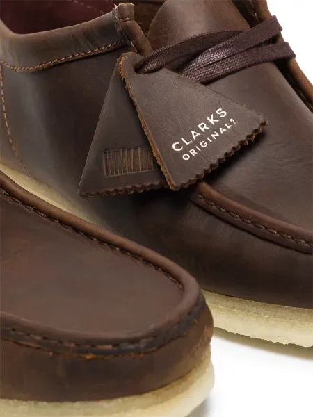 Iš natūralios odos auliniai batai Clarks Originals su raišteliais ruda