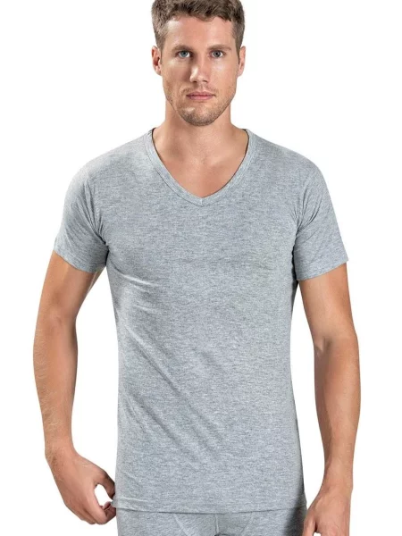 Футболка чорна