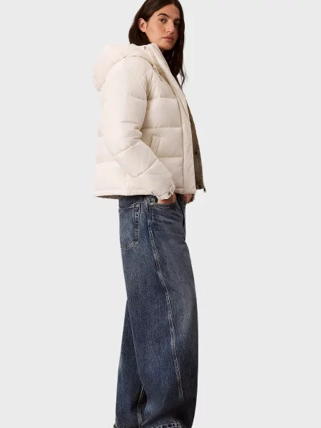 Класична куртка Calvin Klein біла