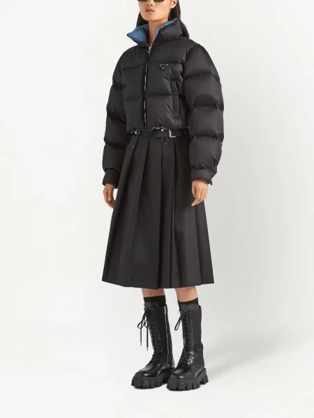 Pūkinė striukė Prada apkarpytas juoda