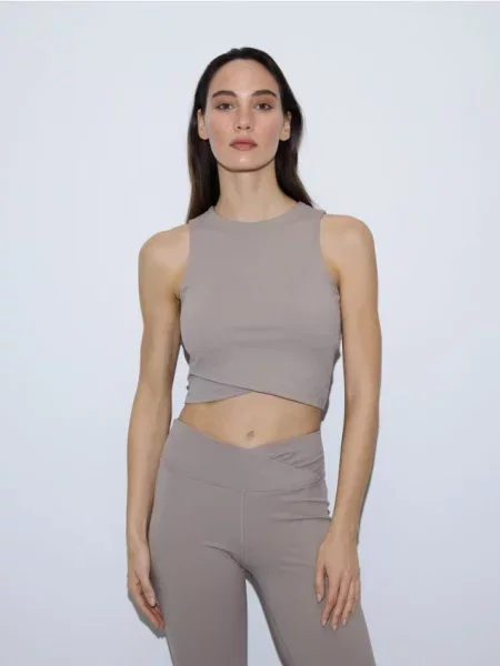 Top Reserved scurt bej