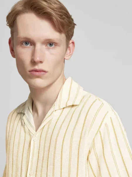 Koszula casualowa o kroju regular fit z kołnierzykiem typu resort model ‘COBA’ Jack & Jones