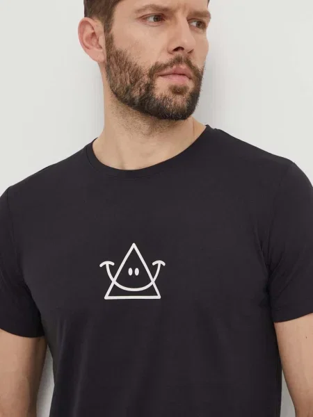 Tričko Peak Performance s potiskem černá