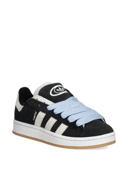 Pruhované slip on tenisky Adidas Campus s výšivkou bílé