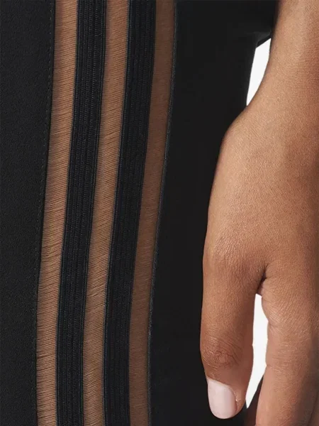 Legginsy Adidas do biegania z nadrukiem z dekoltem w serek czerwone