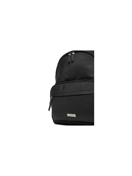 Calvin Klein Ruksak Sleek Round Backpack čierna