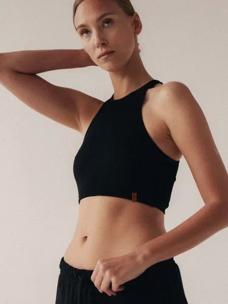 Топ MUUV. чорний