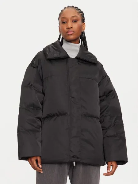 Calvin Klein Pūkinė striukė juoda