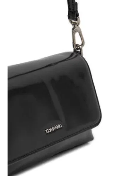 Calvin Klein Taška přes rameno MUST' černá