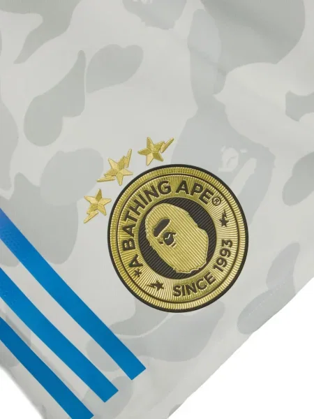 Pantaloni scurți Adidas cu imagine cu model camuflaj argintiu