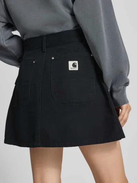 Spódnica mini z z tyłu i detal z logo model Billie' Carhartt Work In Progress czarna