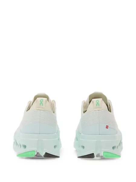 Sneakerși On alb