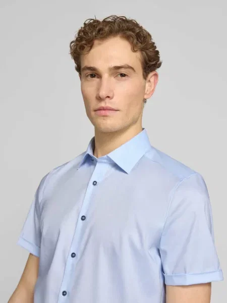 Koszula biznesowa o kroju slim fit z kołnierzykiem typu kent Olymp Level 5 błękitna