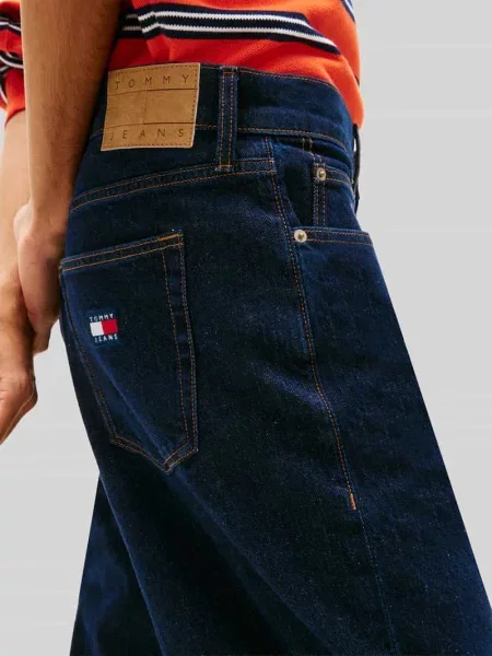 Jeansy o kroju wide fit z mieszanki bawełny Tommy Jeans granatowe
