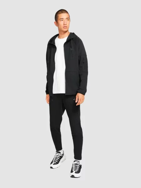 Свитер Nike черный