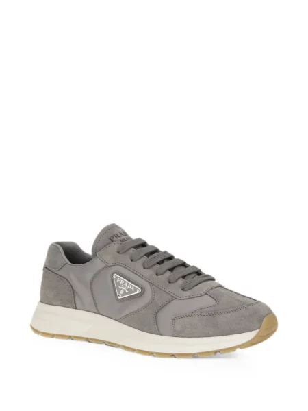 Szarvasbőr sneaker Prada autogrammal szürke