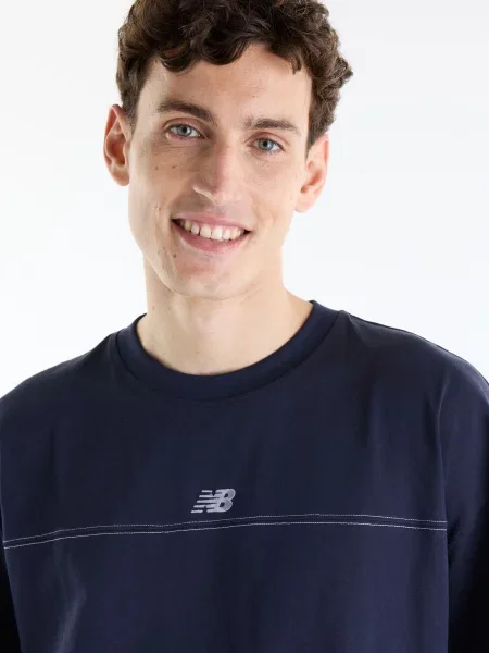 Футболка New Balance синій