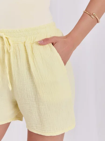 Pantaloni scurți Italy Moda galben