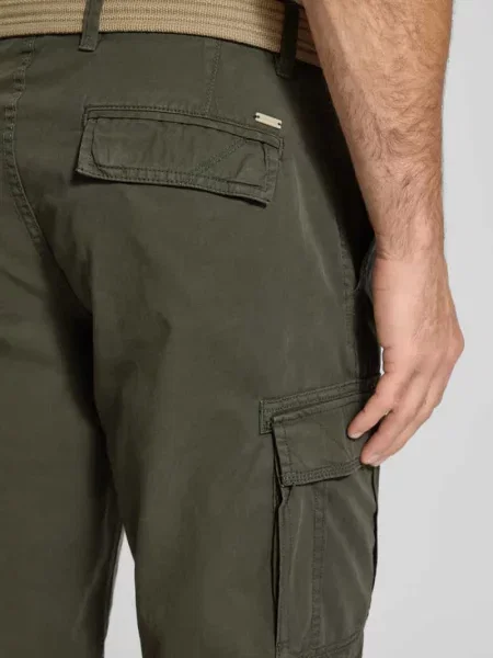 Szorty cargo o kroju regular fit z paskiem Lerros