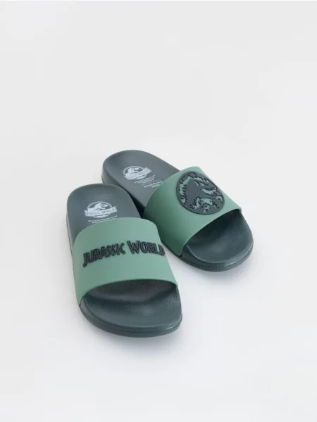 Reserved Klapki Jurassic Wold czarny