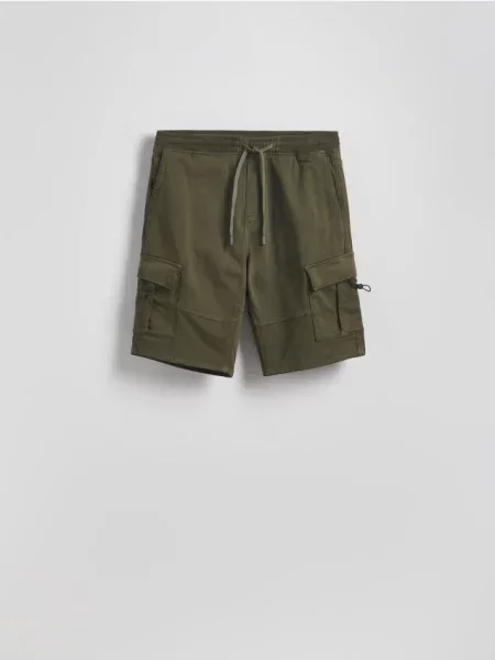 Reserved Pantaloni scurți cargo verde