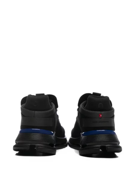 Sneakers On μαύρο
