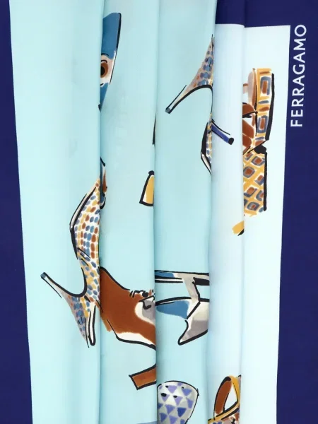 Fular Ferragamo de mătase cu imagine albastru