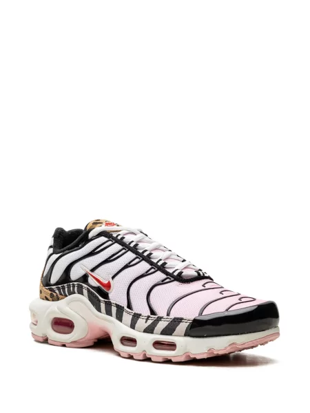 Sportbačiai Nike Air Force su platforma ruda