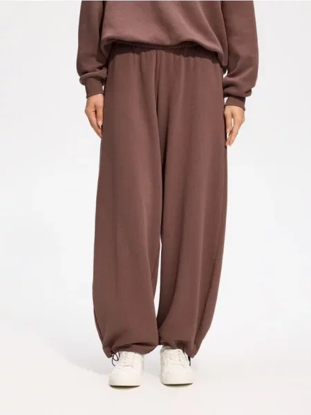 Reserved Pantaloni sport cu conținut ridicat de cafeniu