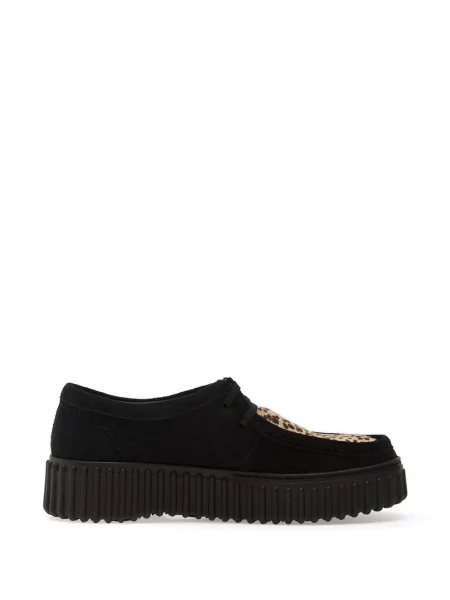Sneakerși Clarks din piele de căprioară cu imagine cu model leopard negru