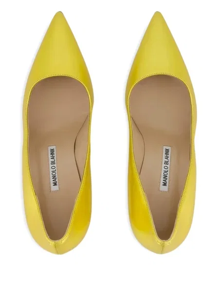 Pantofi cu toc Manolo Blahnik din piele galben