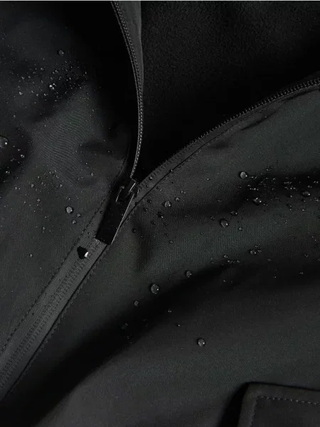 Reserved Kurtka softshell z kapturem czarny