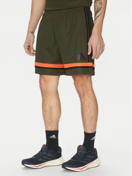 Спортивные шорты Adidas зеленые
