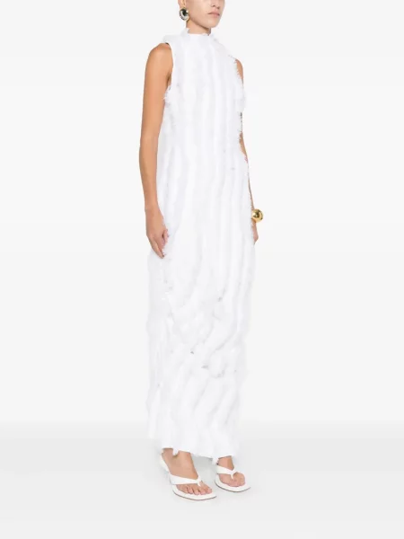 Rochie maxi Jacquemus cu volane drapată de costum alb