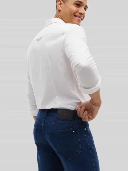 Jeansy o kroju regular fit z ciemnym wykończeniem stylizowana na denim Tommy Hilfiger niebieskie