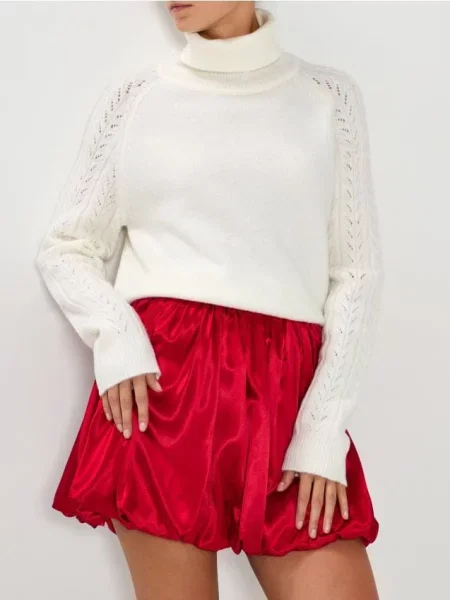 Гольф з оздобленими рукавами білий