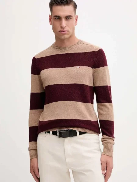 Пуловер Tommy Hilfiger мъжки кафяво от лека материя винено червено