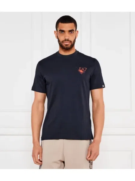 Tricou