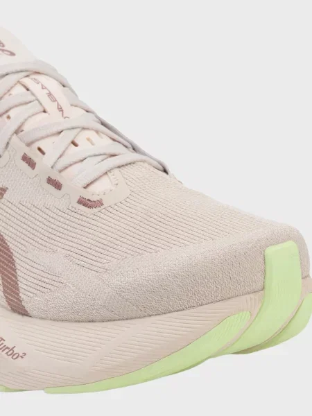Кроссовки Asics Novablast бежевые