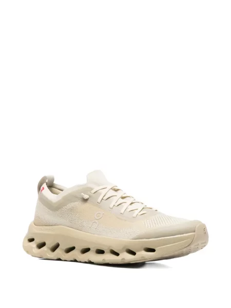 Sneakerși On