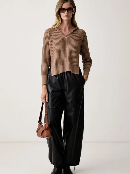 DKNY pulover pentru femei din maro