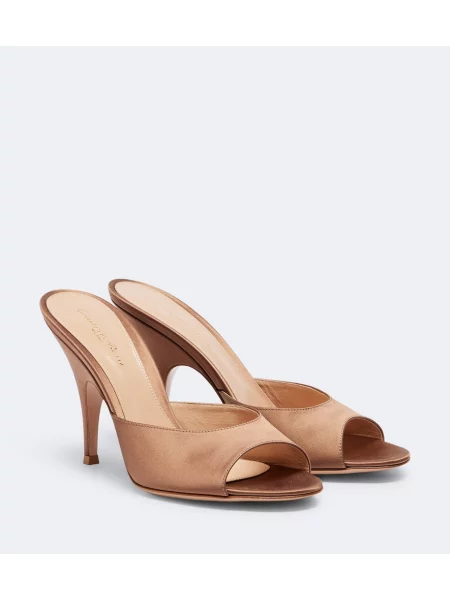 Papuci tip mules Gianvito Rossi din satin bej