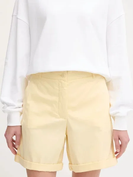 Szorty chinosy o kroju relaxed fit z mieszanki bawełny Tommy Hilfiger żółte