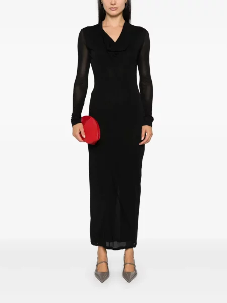 Rochie Toteme cu decolteu în V drapată de costum negru