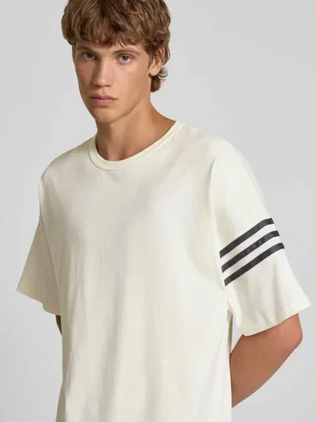 T-shirt o kroju regular fit z wyhaftowanym logo model ‘Neu’ Adidas Originals biała