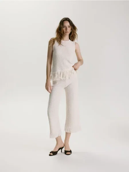Reserved Pantaloni cu franjuri nude