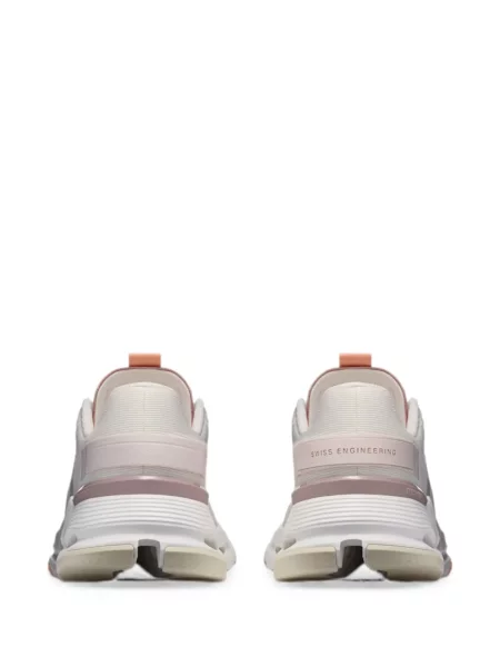 Sneakerși On