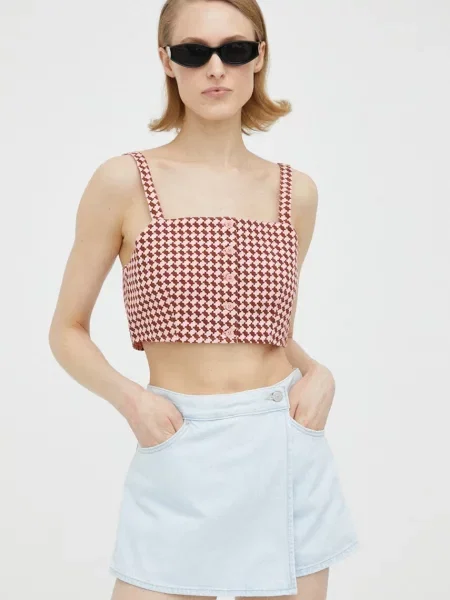Top Levi's