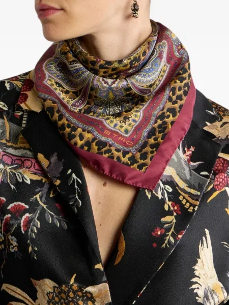 Fular Etro cu imagine cu model leopard roșu