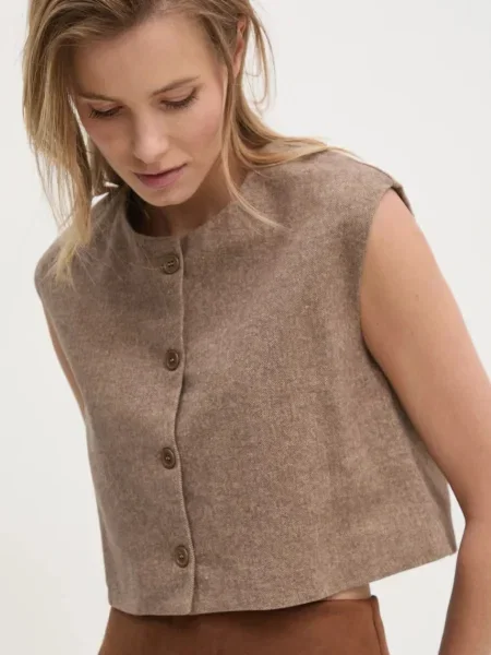 Елек Answear Lab с уголемена кройка кафяво